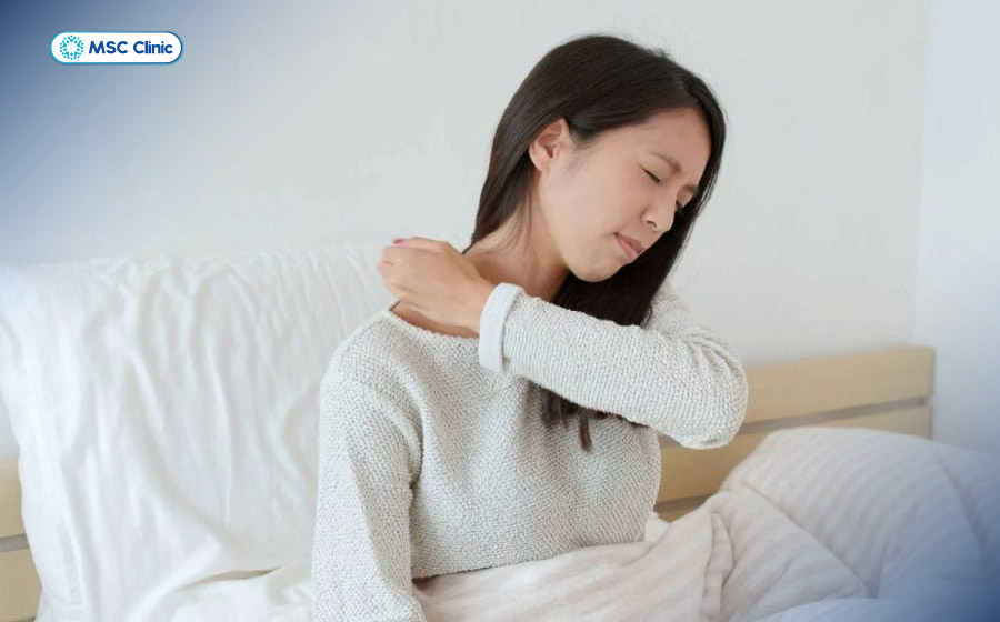 Ngủ dậy bị đau cổ không quay được hoặc cứng cổ, đau mỏi là tình trạng nhiều người gặp phải Ngủ dậy bị đau cổ không quay được hoặc cứng cổ, đau mỏi là tình trạng nhiều người gặp phải