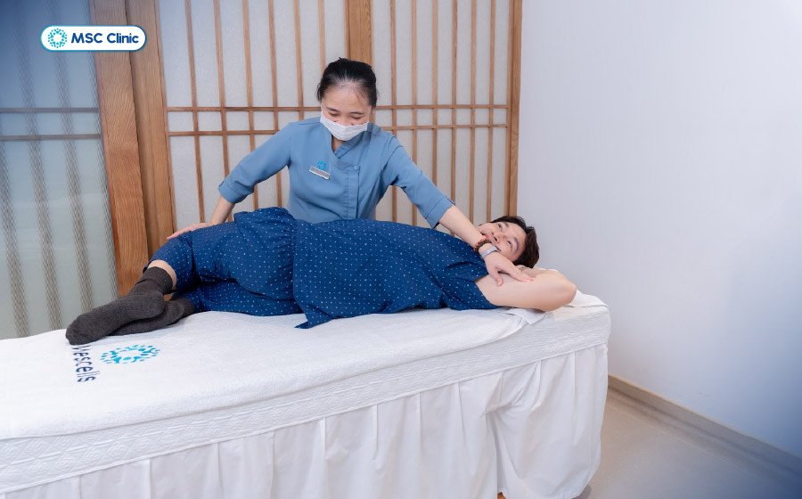 Người bệnh được hướng dẫn và theo sát 1:1 trong suốt quá trình tập luyện Người bệnh được hướng dẫn và theo sát 1:1 trong suốt quá trình tập luyện