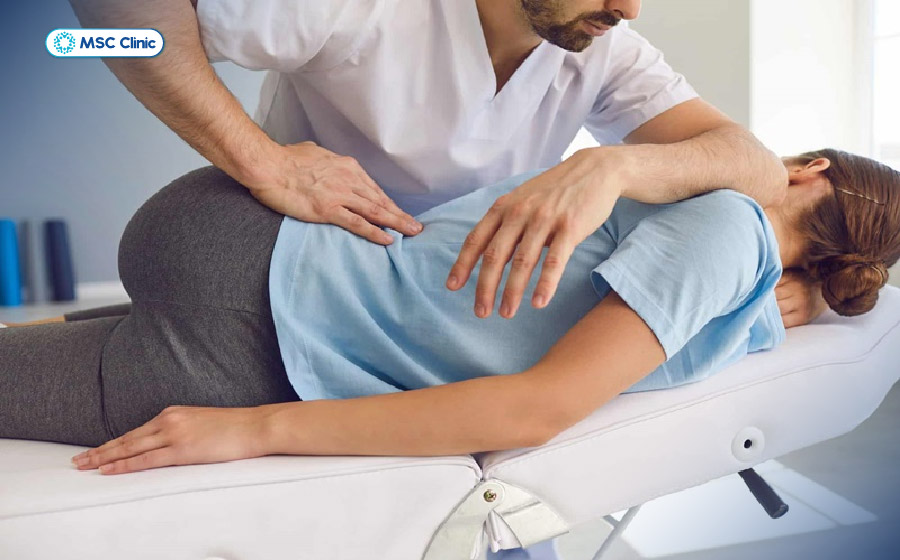 Phương pháp trị liệu thần kinh cột sống cần được thực hiện bởi chuyên gia để đảm bảo an toàn