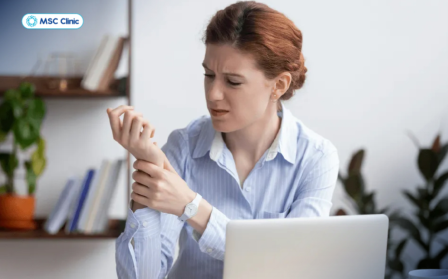 Tê tay đi kèm chóng mặt, đau đầu dữ dội có thể là dấu hiệu của bệnh lý nghiêm trọng