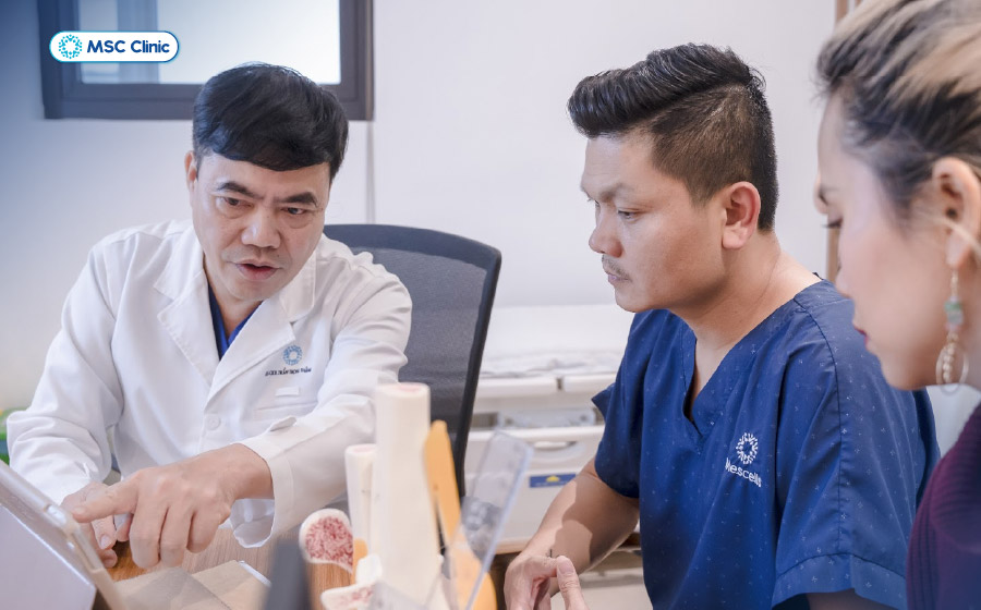 Thăm khám với bác sĩ chuyên khoa để được phát hiện chính xác nguyên nhân gây đau từ mông xuống chân