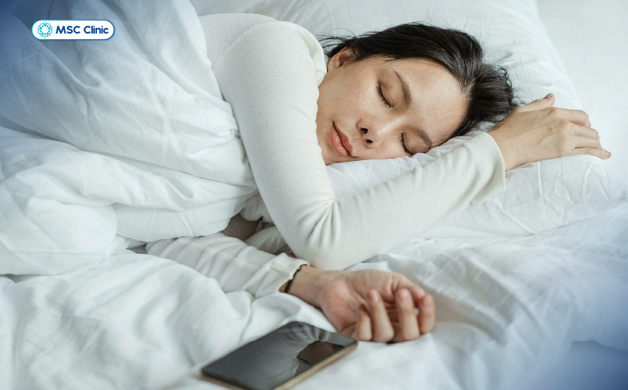 Thói quen ngủ nghiêng một bên có thể gây đau bả vai phải hoặc trái