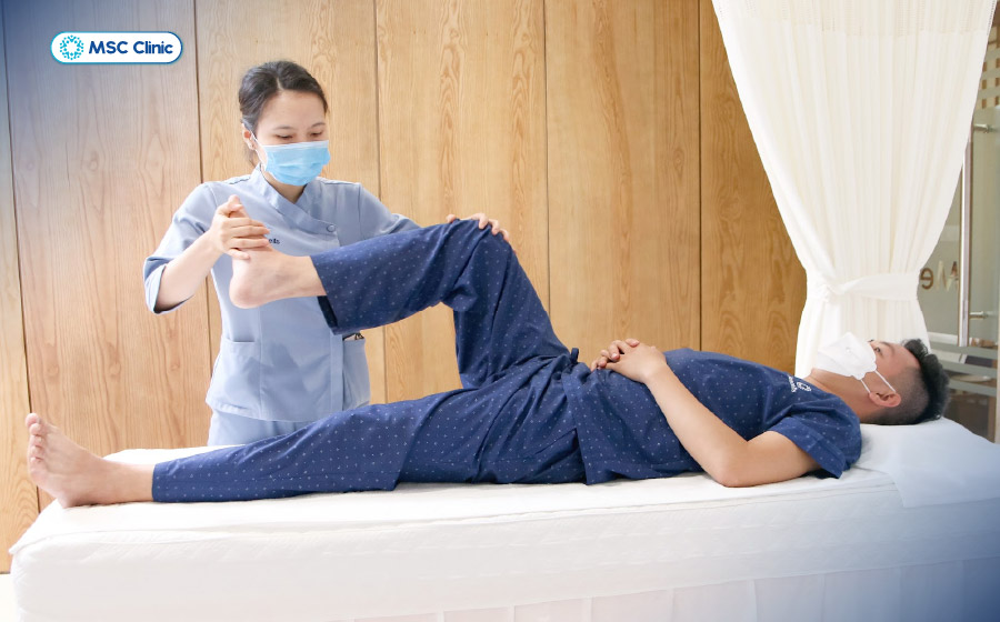 Thực hiện các bài tập theo hướng dẫn của bác sĩ hoặc kỹ thuật viên có chuyên môn