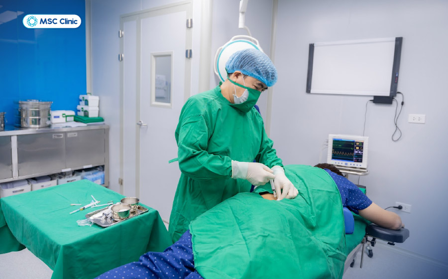 Tiêm PRP hỗ trợ giảm viêm và thúc đẩy phục hồi mô quanh cột sống tổn thương Tiêm PRP hỗ trợ giảm viêm và thúc đẩy phục hồi mô quanh cột sống tổn thương
