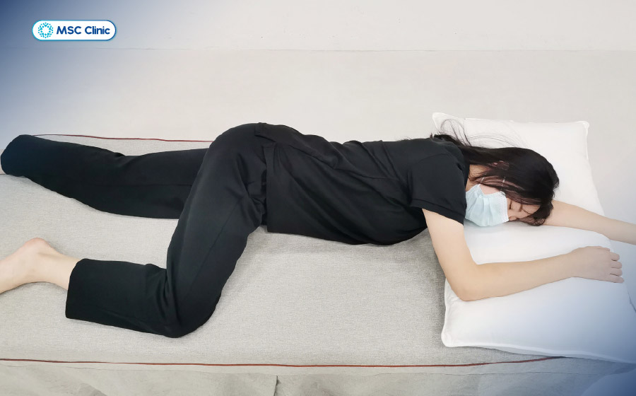 Tư thế ngủ sai hoặc khớp vai mất vững có thể làm tăng nguy cơ bị trật khớp vai khi ngủ