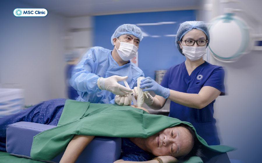 Bác sĩ Trần Trọng Thắng giải thích chi tiết tình trạng bệnh lý của bệnh nhân 