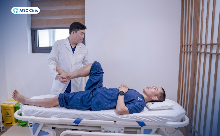 BSCKII Trần Trọng Thắng khám và tư vấn chi tiết cho bệnh nhân BSCKII Trần Trọng Thắng khám và tư vấn chi tiết cho bệnh nhân