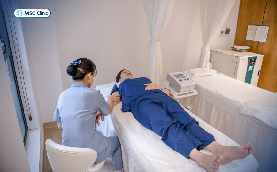 Các bài tập kéo giãn thần kinh và vật lý trị liệu giúp cải thiện tình trạng tê đầu ngón tay do chèn ép thần kinh
