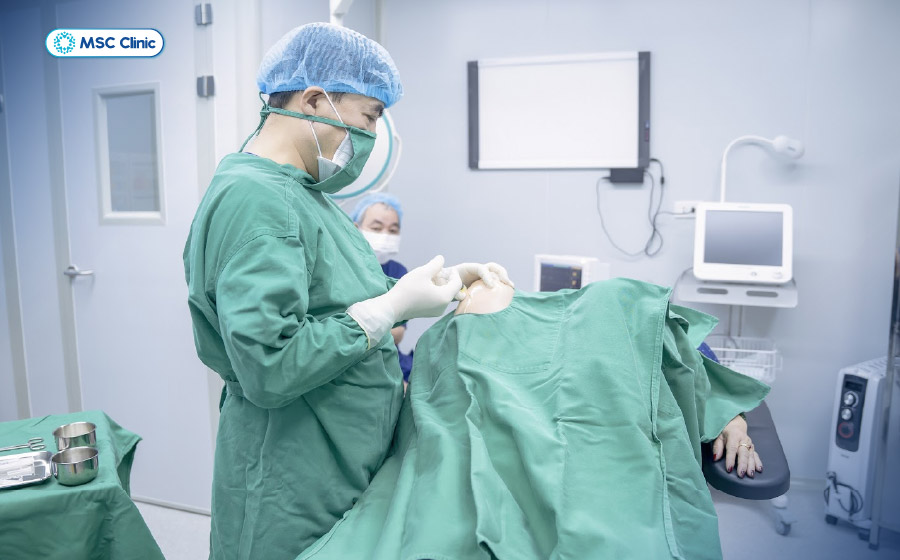 Các thủ thuật tiêm nội khớp MSC đều được thực hiện trong phòng tiêm vô khuẩn đạt chuẩn Các thủ thuật tiêm nội khớp MSC đều được thực hiện trong phòng tiêm vô khuẩn đạt chuẩn