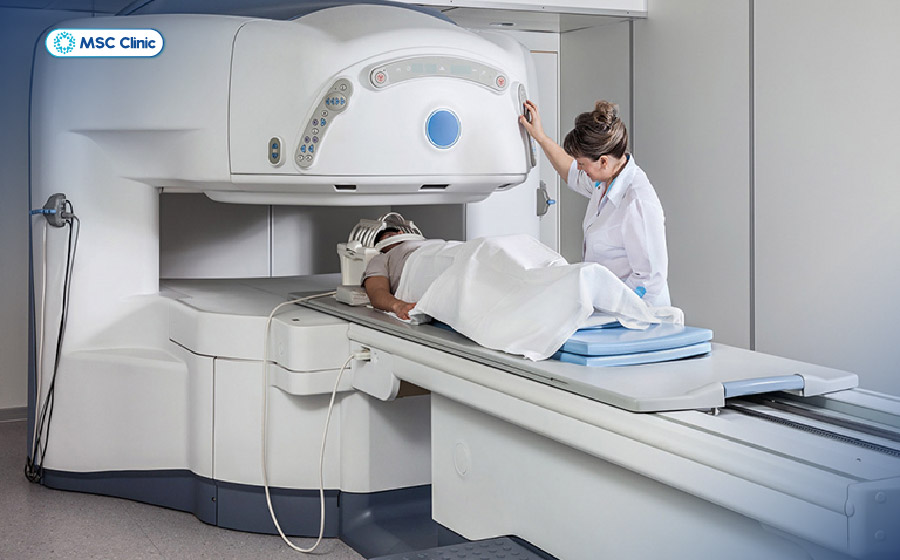 Chi phí chụp MRI thường cao hơn chụp CT do công nghệ và thời gian thực hiện Chi phí chụp MRI thường cao hơn chụp CT do công nghệ và thời gian thực hiện