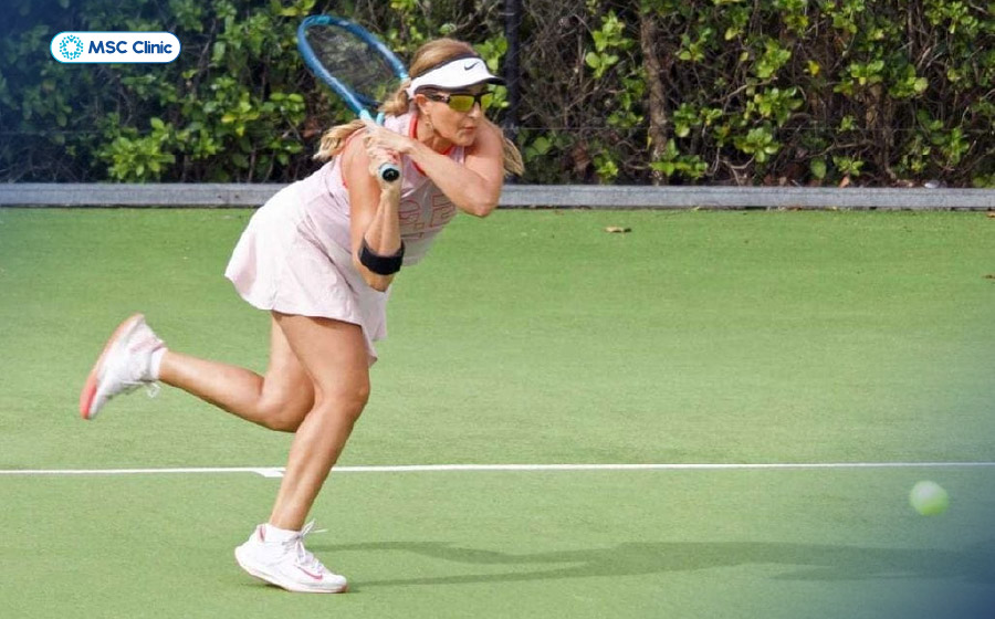 Chơi các môn thể thao dùng lực cánh tay nhiều như tennis có thể gây viêm cơ bắp tay