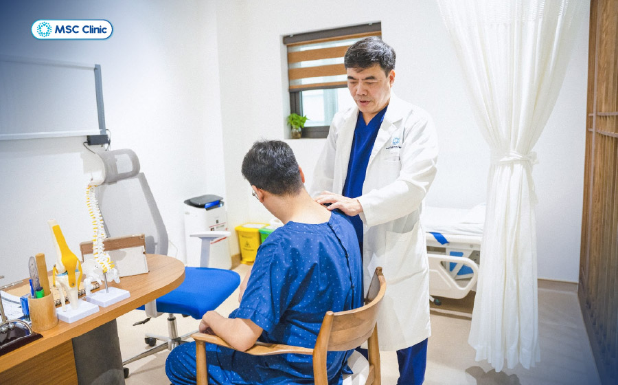 Đau vai kéo dài, đau về đêm hoặc khó giơ tay lên cao là những dấu hiệu người bệnh nên đi khám sớm Đau vai kéo dài, đau về đêm hoặc khó giơ tay lên cao là những dấu hiệu người bệnh nên đi khám sớm