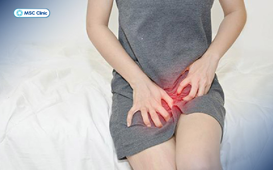 Đau vùng bẹn hoặc mặt trước đùi là một trong những triệu chứng thường gặp của viêm khớp háng Đau vùng bẹn hoặc mặt trước đùi là một trong những triệu chứng thường gặp của viêm khớp háng