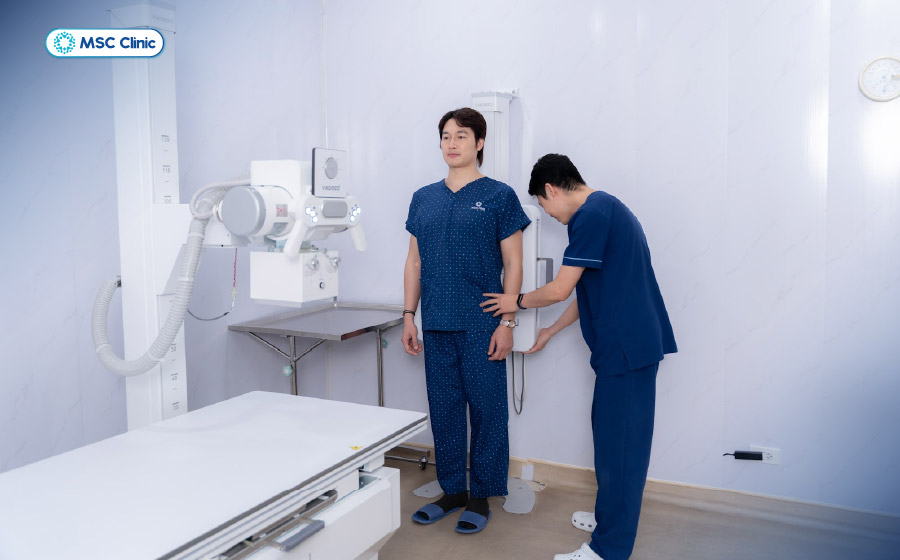 Kết quả X-quang giúp bác sĩ có cái nhìn tổng quan về cấu trúc cột sống trước khi cân nhắc các xét nghiệm chuyên sâu hơn nếu cần Kết quả X-quang giúp bác sĩ có cái nhìn tổng quan về cấu trúc cột sống trước khi cân nhắc các xét nghiệm chuyên sâu hơn nếu cần