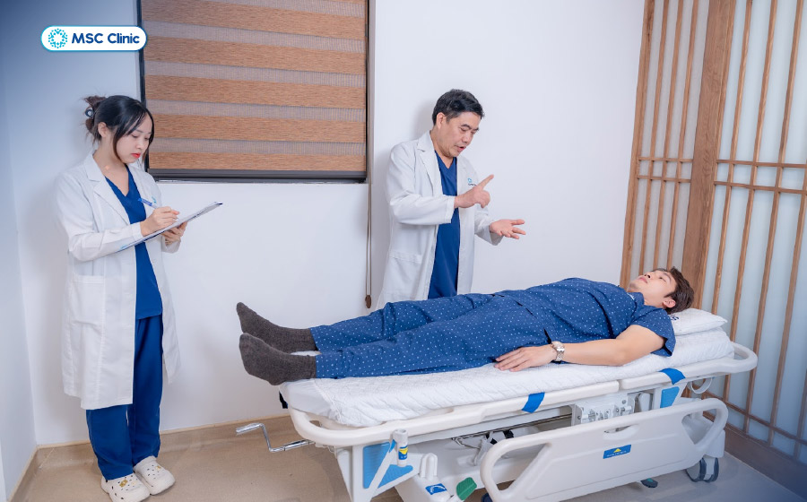 Khai thác bệnh sử là bước đầu tiên nhưng lại rất quan trọng nhằm chẩn đoán chính xác nguyên nhân gây đau lưng Khai thác bệnh sử là bước đầu tiên nhưng lại rất quan trọng nhằm chẩn đoán chính xác nguyên nhân gây đau lưng