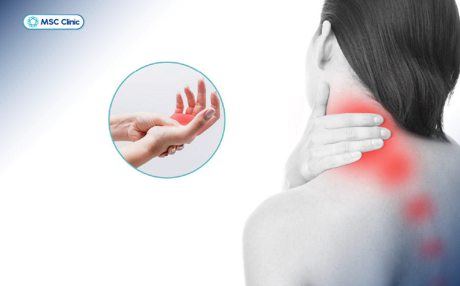 Khi có cơn đau lan xuống bả vai và ngón tay, bạn nên thăm khám với bác sĩ để được xác định nguyên nhân