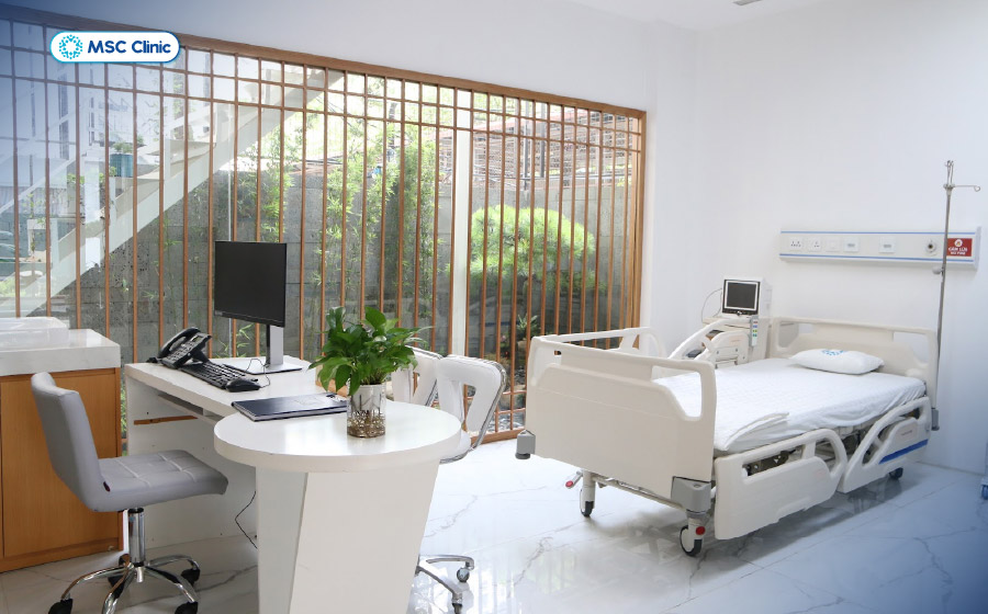 Không gian thăm khám khang trang, riêng tư cùng hệ thống chẩn đoán và đánh giá chức năng vận động hiện đại tại MSC Clinic