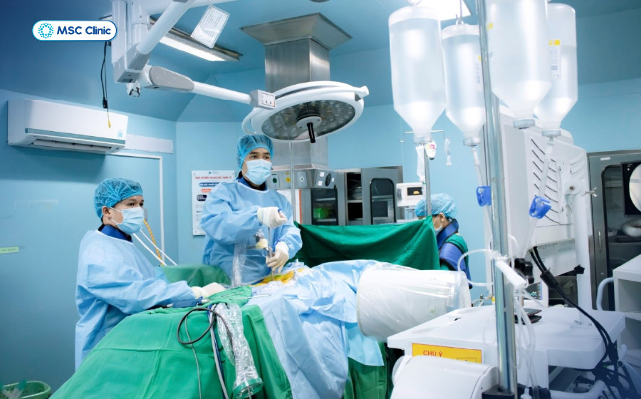 Phẫu thuật cột sống là đại phẫu cần được cân nhắc kỹ lưỡng