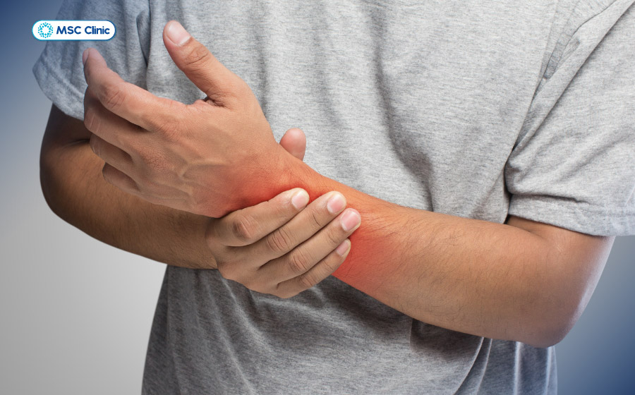 Rạn xương cổ tay gây đau âm ỉ kéo dài và khó vận động bàn tay Rạn xương cổ tay gây đau âm ỉ kéo dài và khó vận động bàn tay