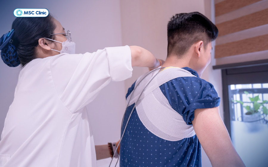 Tập vật lý trị liệu rách chóp xoay hỗ trợ người bệnh lấy lại chức năng vai linh hoạt, ngăn ngừa cứng khớp và tránh nguy cơ phải phẫu thuật Tập vật lý trị liệu rách chóp xoay hỗ trợ người bệnh lấy lại chức năng vai linh hoạt, ngăn ngừa cứng khớp và tránh nguy cơ phải phẫu thuật