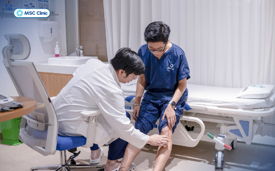 Thăm khám chuyên khoa cùng bác sĩ Trần Trọng Thắng giúp đánh giá tình trạng vận động khớp gối sau điều trị gãy xương bánh chè