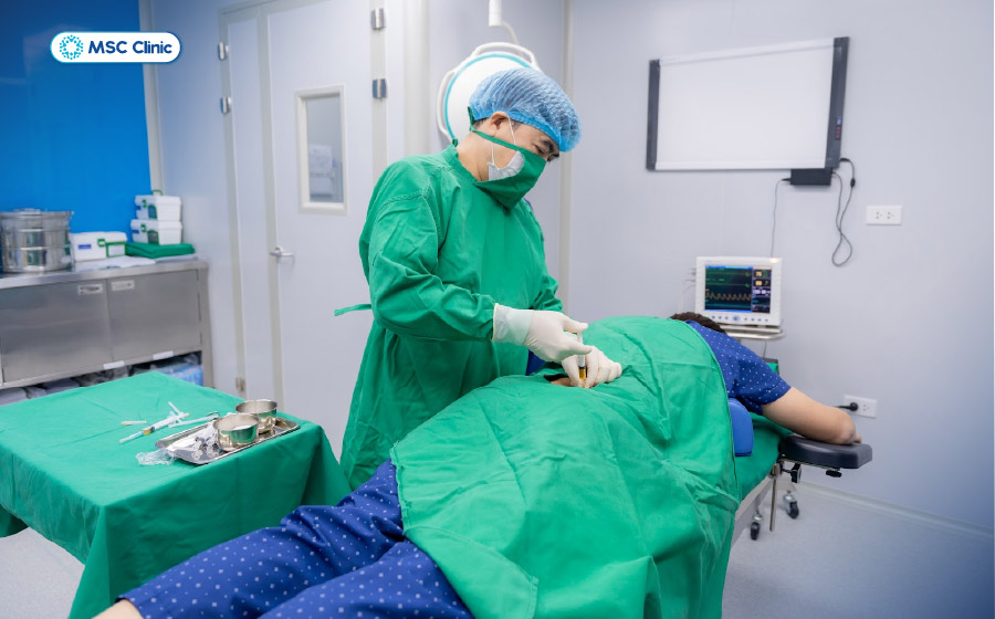 Tiêm PRP phải được thực hiện bởi bác sĩ có chứng chỉ tiêm nội khớp để đảm bảo an toàn và hiệu quả Tiêm PRP phải được thực hiện bởi bác sĩ có chứng chỉ tiêm nội khớp để đảm bảo an toàn và hiệu quả