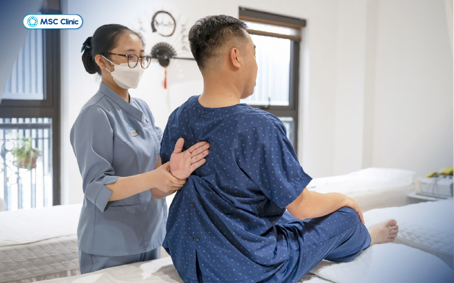 Vật lý trị trị liệu phục hồi chức năng nhằm tăng sức mạnh cơ lưng, cải thiện độ ổn định cho cột sống