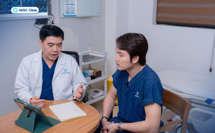 Việc thăm khám sớm giúp xác định chính xác nguyên nhân và tránh để tổn thương cơ xương khớp tiến triển nặng hơn