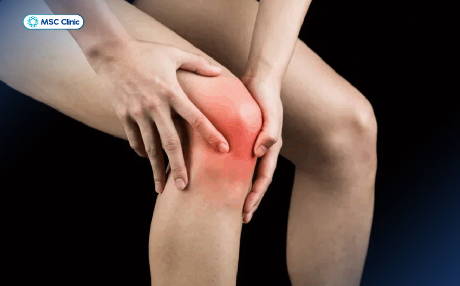 Viêm dây chằng kéo dài có thể làm tăng nguy cơ giãn hoặc rách dây chằng nếu người bệnh tiếp tục vận động khi tổn thương chưa hồi phục