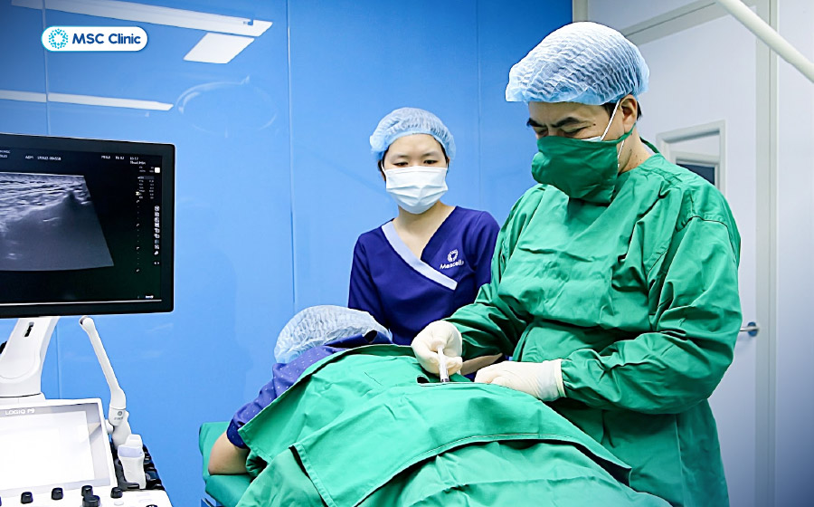 Bệnh nhân được điều trị bằng các liệu pháp y học tái tạo hiện đại
