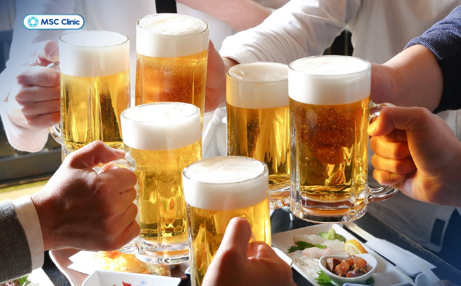Đồ uống có cồn có thể kích hoạt cơn gout cấp nếu tiêu thụ thường xuyên Đồ uống có cồn có thể kích hoạt cơn gout cấp nếu tiêu thụ thường xuyên