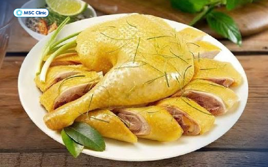 Gà luộc bỏ da là món ăn được khuyến khích cho người bị gút