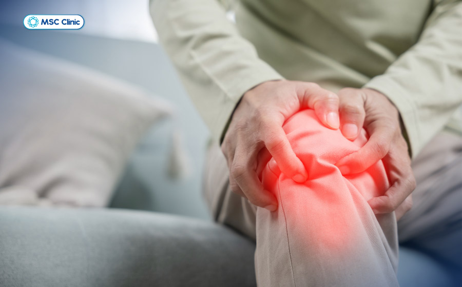 Khô khớp khiến người bệnh có cảm giác cứng khớp, đau nhức và nghe thấy tiếng lục cục khi vận động Khô khớp khiến người bệnh có cảm giác cứng khớp, đau nhức và nghe thấy tiếng lục cục khi vận động