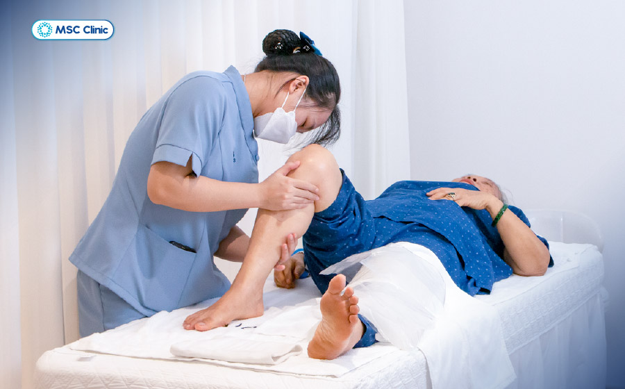 Tập phục hồi chức năng đúng phác đồ sau phẫu thuật giúp khớp gối sớm ổn định