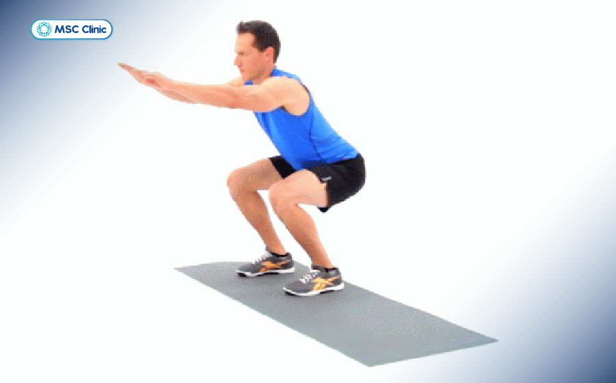 Bài tập bán squat giúp cải thiện khả năng kiểm soát đầu gối trong các hoạt động đứng, đi lại và lên xuống cầu thang Bài tập bán squat giúp cải thiện khả năng kiểm soát đầu gối trong các hoạt động đứng, đi lại và lên xuống cầu thang