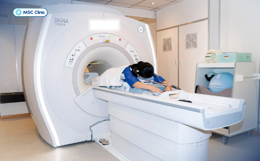 Bệnh nhân được chụp MRI tuyến vú