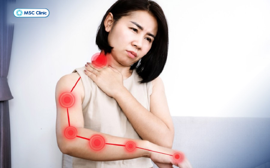 Bệnh rễ thần kinh cổ xảy ra khi rễ thần kinh vùng cột sống cổ bị chèn ép, gây đau cổ, tê bì và đau lan xuống vai, cánh tay 