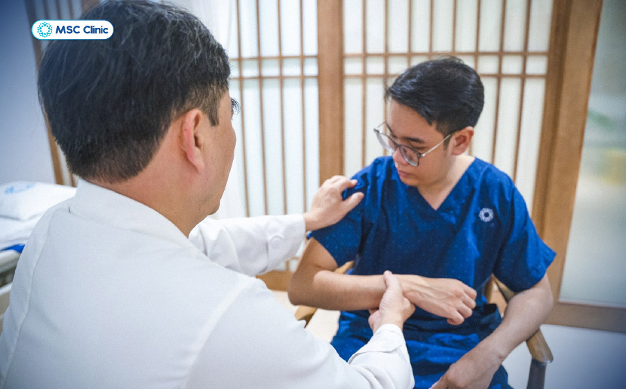 Các nghiệm pháp lâm sàng giúp bác sĩ đánh giá hướng mất vững và tình trạng lỏng bao khớp ở người bị trật khớp vai tái hồi Các nghiệm pháp lâm sàng giúp bác sĩ đánh giá hướng mất vững và tình trạng lỏng bao khớp ở người bị trật khớp vai tái hồi