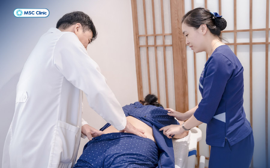 Điều trị bảo tồn thường là ưu tiên hàng đầu trước khi bác sĩ cân nhắc chỉ định phẫu thuật