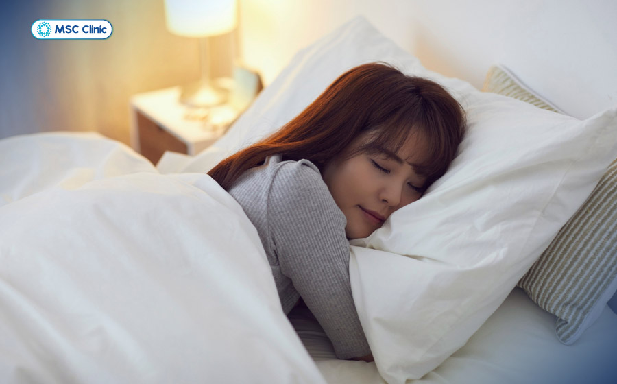 Duy trì lối sống khoa học và ngủ đủ giấc giúp giảm áp lực lên cột sống, thúc đẩy quá trình hồi phục sau phẫu thuật
