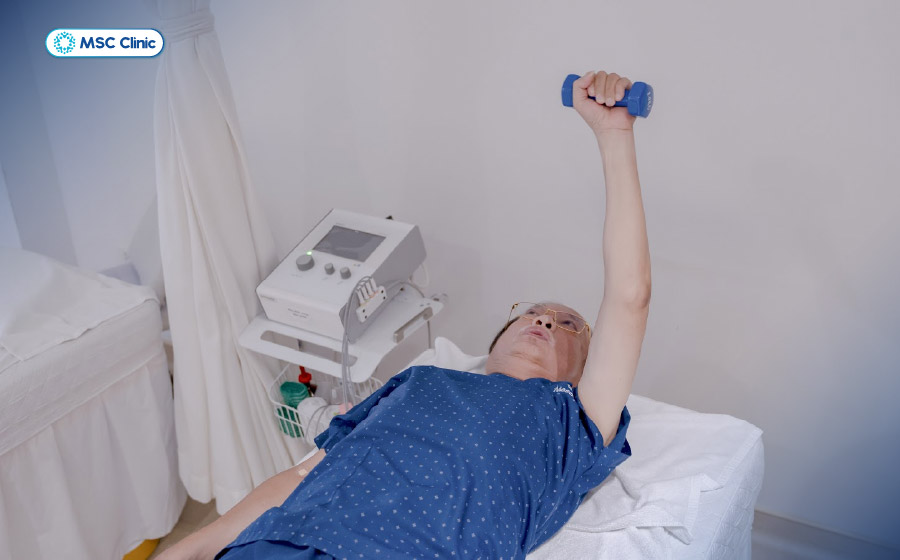 Duy trì sức mạnh cơ chóp xoay, kiểm soát xương bả vai và tăng dần cường độ vận động giúp giảm nguy cơ trật khớp vai tái hồi sau chấn thương Duy trì sức mạnh cơ chóp xoay, kiểm soát xương bả vai và tăng dần cường độ vận động giúp giảm nguy cơ trật khớp vai tái hồi sau chấn thương