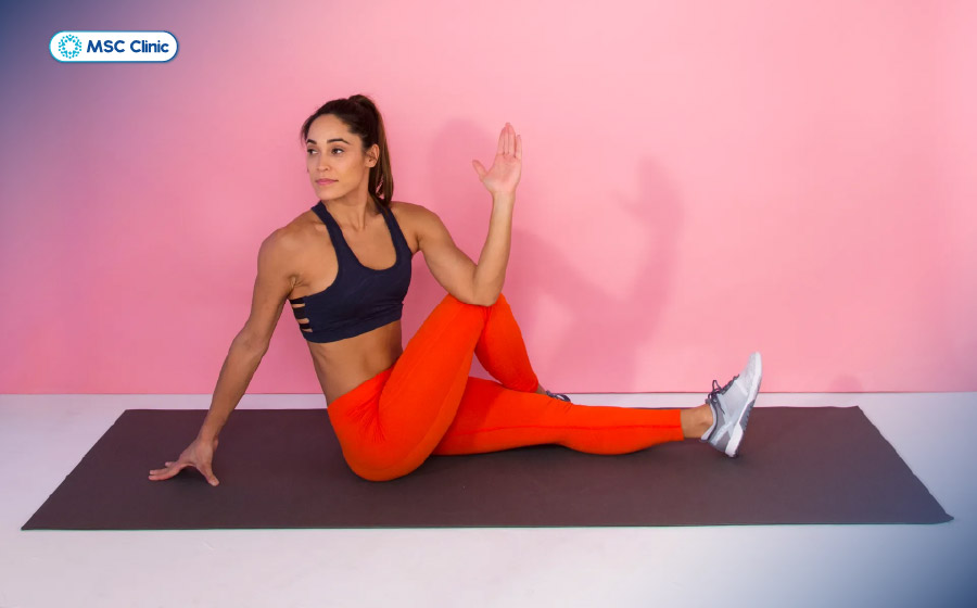 Giãn cơ mông và lưng giữa giúp giảm căng cứng do ngồi lâu hoặc ít vận động