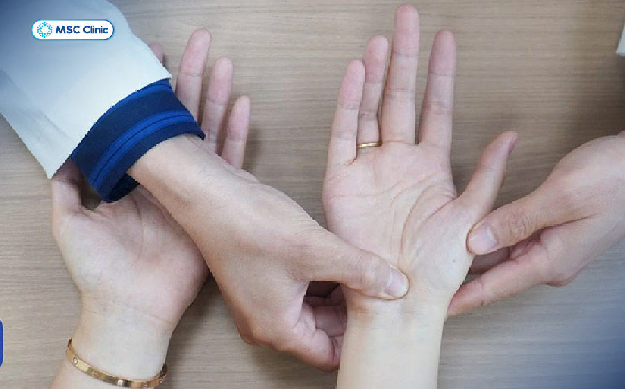 Hội chứng ống cổ tay thường gây tình trạng tê, ngứa như kim châm