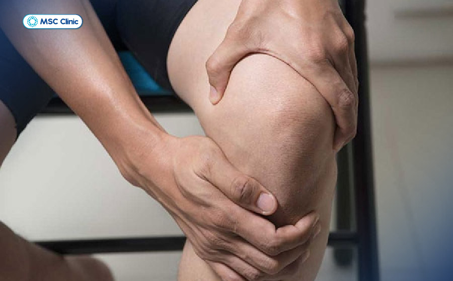 Lỏng khớp gối xảy ra khi các cấu trúc giữ vững khớp không còn kiểm soát tốt chuyển động của đầu gối Lỏng khớp gối xảy ra khi các cấu trúc giữ vững khớp không còn kiểm soát tốt chuyển động của đầu gối