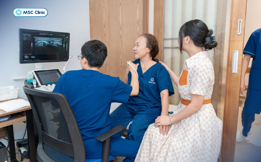Máy siêu âm Doppler 4D cung cấp hình ảnh rõ nét, hỗ trợ đánh giá tình trạng viêm khớp