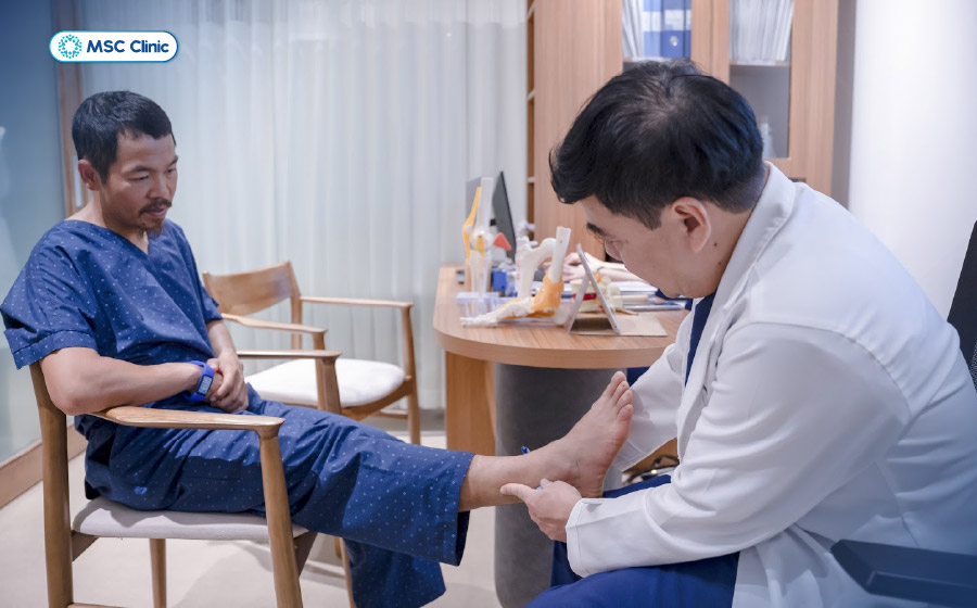Người bệnh nên đi khám khi xuất hiện đau tăng, sưng khớp hoặc hạn chế vận động sau quá trình tập luyện Người bệnh nên đi khám khi xuất hiện đau tăng, sưng khớp hoặc hạn chế vận động sau quá trình tập luyện