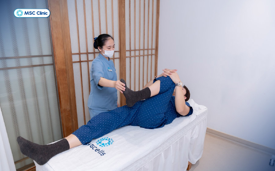 Những bài tập phục hồi giãn dây chằng cổ chân giúp người bệnh lấy lại tầm vận động nhanh chóng