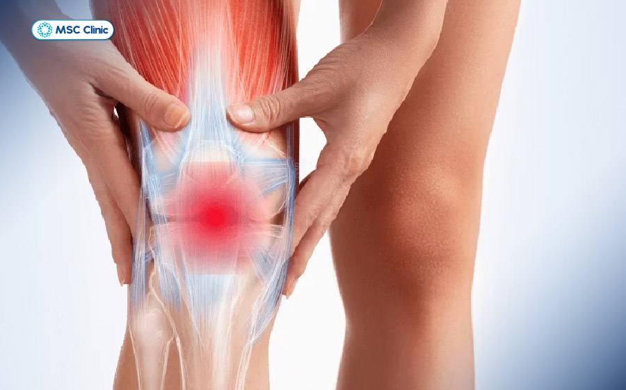 Những cơn đau âm ỉ vùng xương bị viêm là triệu chứng tình trạng mạn tính