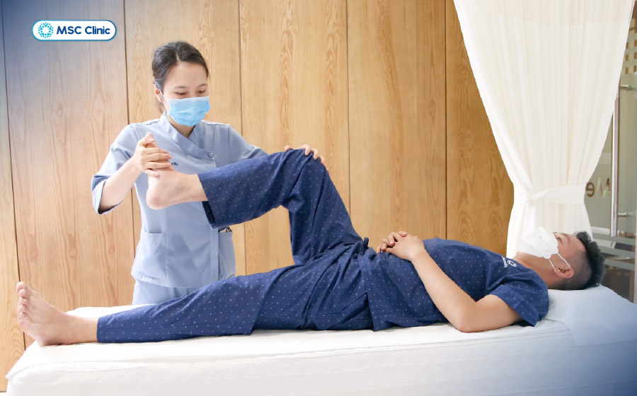 Tập luyện phù hợp dưới sự hướng dẫn của chuyên gia để đảm bảo an toàn