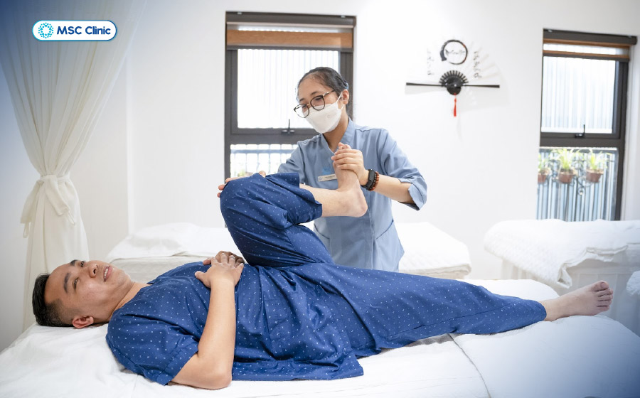 Tập vật lý trị liệu phục hồi chức năng đóng vai trò quan trọng trong phác đồ điều trị tổn thương dây chằng